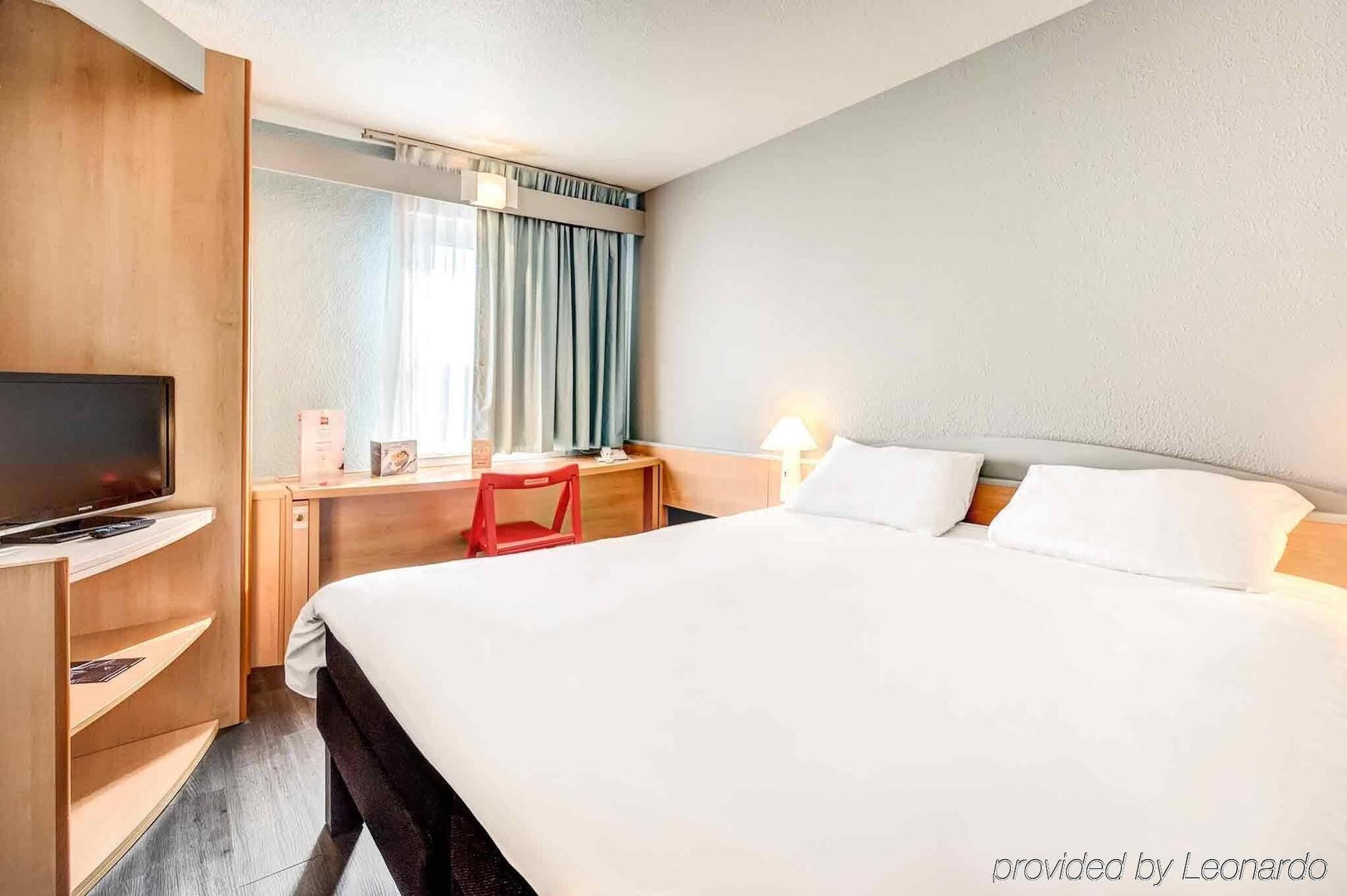 Hotel Ibis Agen Centre Gare Exterior foto